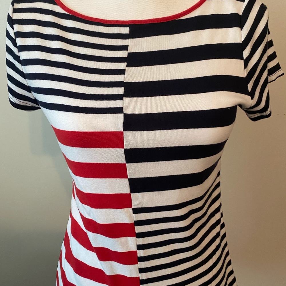 EUC Chaps short sleeve, longer hem shirt